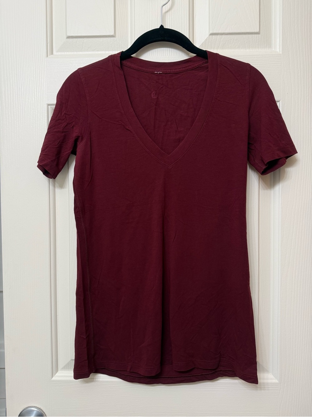 lululemon athletica Women's V-Neck Short Sleeve Tee - Burgundy